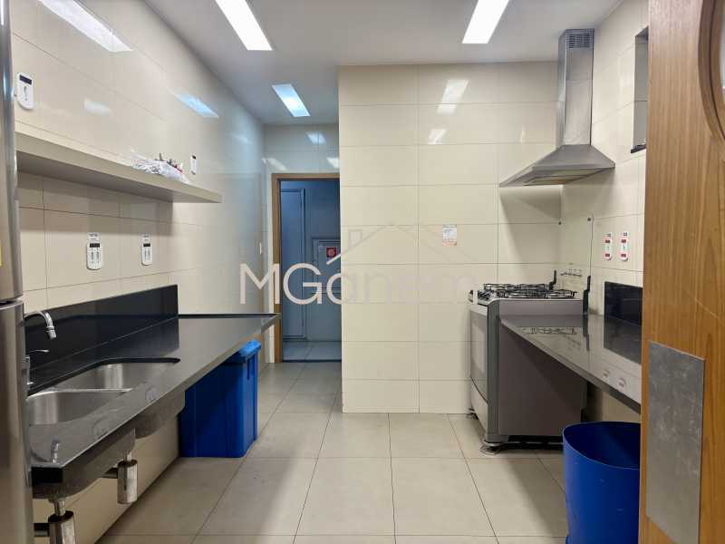 Conheça Cozinha - Salão de Festas do imóvel - Apartamento à venda Rua Desembargador Alfredo Russel, Leblon, Rio de Janeiro - R$ 3.150.000 - MGAP30032 - 20 Cozinha - Salão de Festas - 20