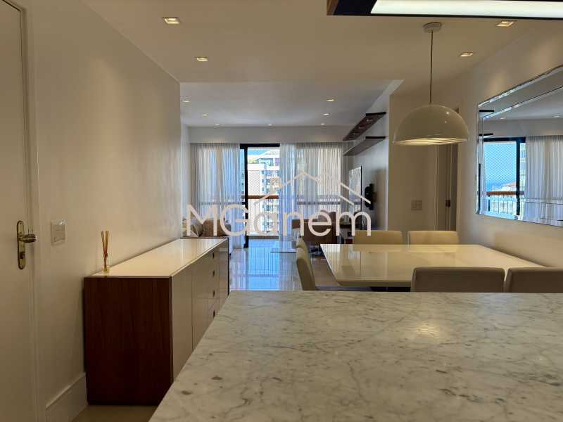 Conheça Bancada em Marmore Carrara do imóvel - Apartamento à venda Avenida Marechal Henrique Lott, Barra da Tijuca, Rio de Janeiro - R$ 1.900.000 - MGAP30035 - 4 Bancada em Marmore Carrara - 4