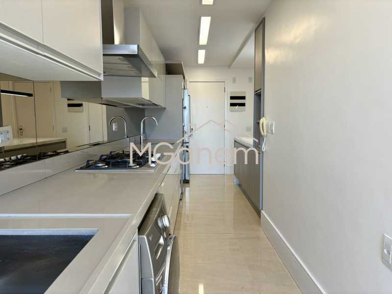Conheça Cozinha do imóvel - Apartamento à venda Avenida Marechal Henrique Lott, Barra da Tijuca, Rio de Janeiro - R$ 1.900.000 - MGAP30035 - 19 Cozinha - 19