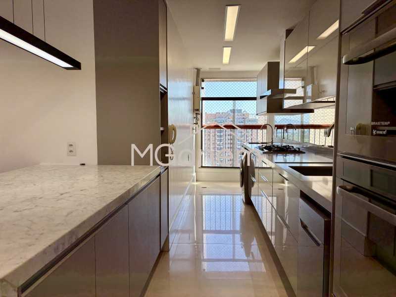 Conheça Cozinha e Area do imóvel - Apartamento à venda Avenida Marechal Henrique Lott, Barra da Tijuca, Rio de Janeiro - R$ 1.900.000 - MGAP30035 - 20 Cozinha e Area - 20