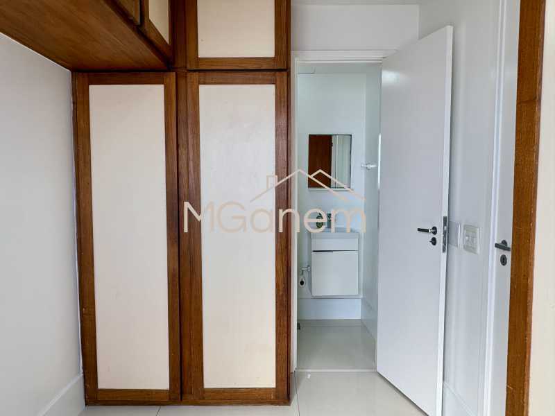 Conheça Dependência de serviço do imóvel - Apartamento à venda Avenida Marechal Henrique Lott, Barra da Tijuca, Rio de Janeiro - R$ 1.900.000 - MGAP30035 - 21 Dependência de serviço - 21