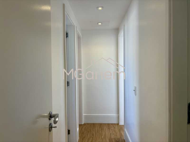 Conheça Corredor de circulação do imóvel - Apartamento à venda Avenida Marechal Henrique Lott, Barra da Tijuca, Rio de Janeiro - R$ 1.900.000 - MGAP30035 - 7 Corredor de circulação - 7