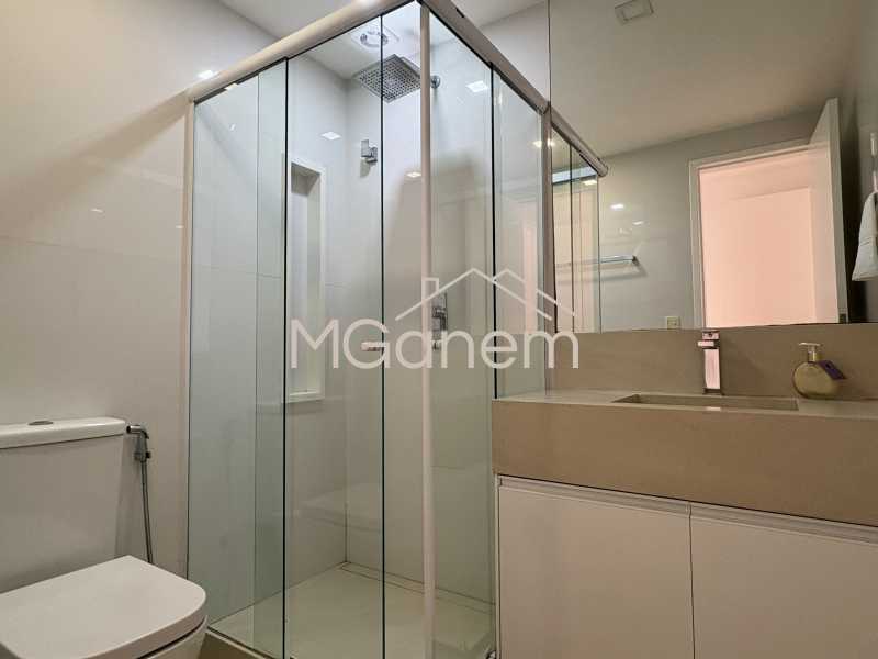 Conheça Banheiro Social do imóvel - Apartamento à venda Avenida Marechal Henrique Lott, Barra da Tijuca, Rio de Janeiro - R$ 1.900.000 - MGAP30035 - 18 Banheiro Social - 18