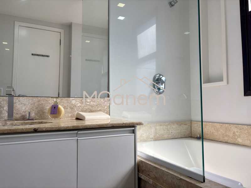 Conheça Jacuzzi Suíte do imóvel - Apartamento à venda Avenida Marechal Henrique Lott, Barra da Tijuca, Rio de Janeiro - R$ 1.900.000 - MGAP30035 - 17 Jacuzzi Suíte - 17
