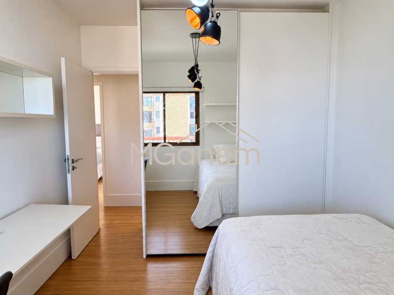 Conheça 1° Quarto do imóvel - Apartamento à venda Avenida Marechal Henrique Lott, Barra da Tijuca, Rio de Janeiro - R$ 1.900.000 - MGAP30035 - 9 1° Quarto - 9