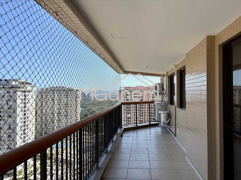 Conheça Varandão do imóvel - Apartamento à venda Avenida Marechal Henrique Lott, Barra da Tijuca, Rio de Janeiro - R$ 1.900.000 - MGAP30035 - 6 Varandão - 6