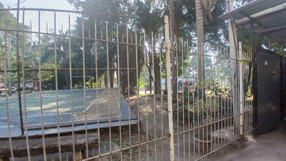 GRADE LATERAL DO SALÃO - 5