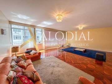 Exclusividade e amplitude em Copacabana 256m², 4 quartos, garagem em rua transversal do posto 4 - ANAP40013