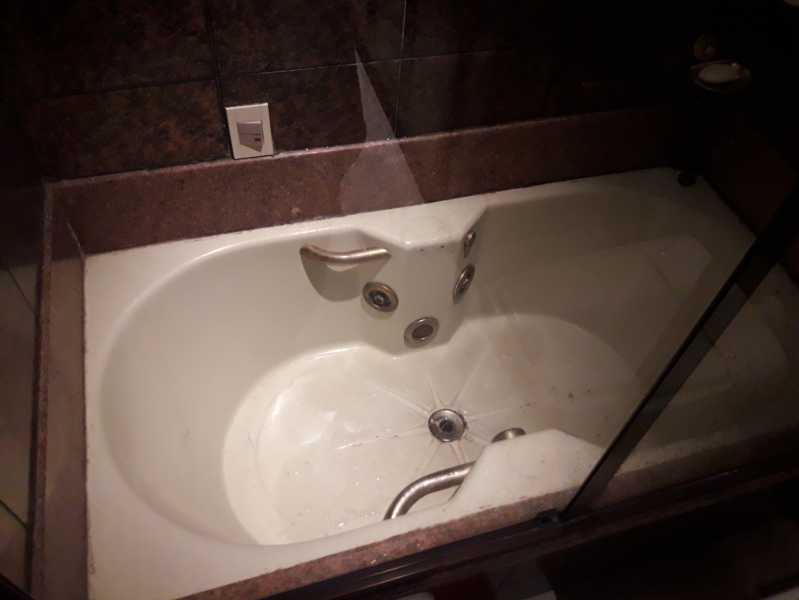 Conheça 20190626_163315 do imóvel - Casa 3 quartos à venda Méier, Rio de Janeiro - R$ 1.400.000 - MECA30030 - 9 20190626_163315 - 9