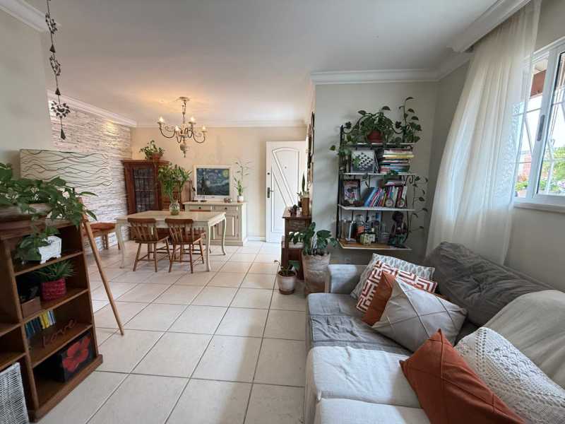 ea63968e-4b5b-4001-ab0e-393373 - 1