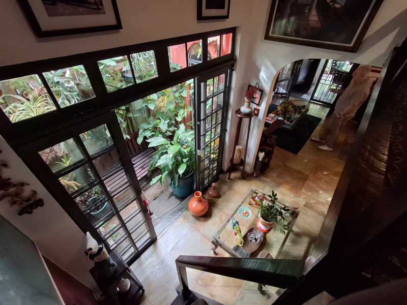 05c10531-47bb-4a1a-ba45-f81afe - 12