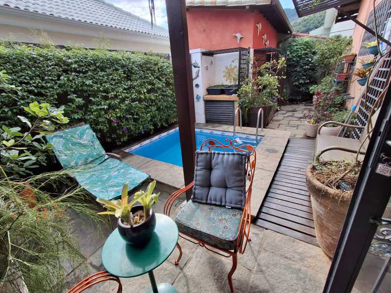 879d004f-e1e3-4e94-883f-35a3a0 - 1