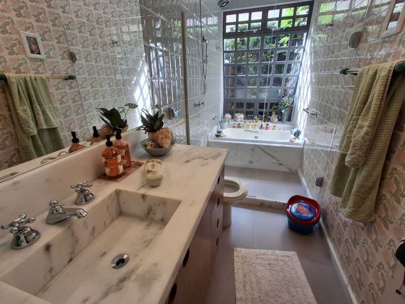 a62f74f3-7d0b-4523-bac2-31313a - 24