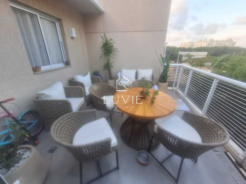 Conheça 1 do imóvel - Cobertura duplex 3 quartos sendo 2 suites reformada e automatizada no Luxuoso Condomínio Barra Village Lakes - LVCO30005 - 3 1 - 3
