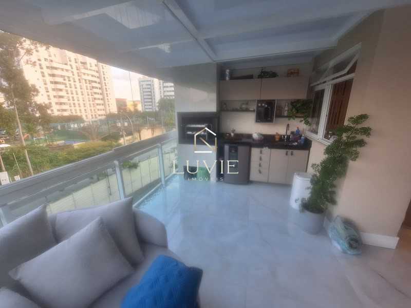 Conheça 3 do imóvel - Cobertura duplex 3 quartos sendo 2 suites reformada e automatizada no Luxuoso Condomínio Barra Village Lakes - LVCO30005 - 4 3 - 4