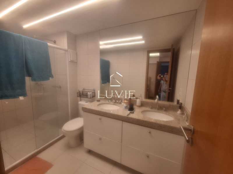 Conheça 13 do imóvel - Cobertura duplex 3 quartos sendo 2 suites reformada e automatizada no Luxuoso Condomínio Barra Village Lakes - LVCO30005 - 14 13 - 14