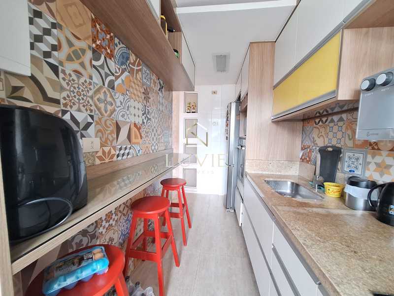 97f8b9de-f168-452d-b027-84348e - 12