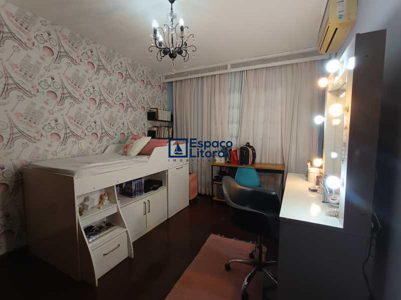 Quarto 1 de 2 - 18
