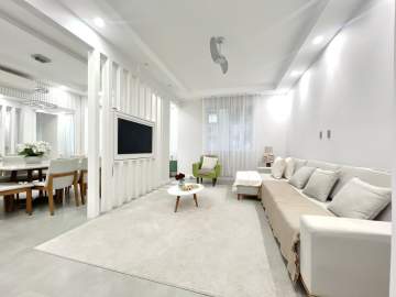 Apartamento Reformado à Venda em Copacabana: 3 Quartos com Suíte, 1 Vaga e a Poucos Passos da Praia - VKAP30088