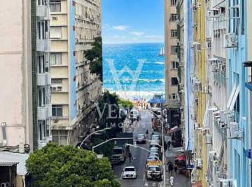 Imperdível - Posto 5 - Vista mar ao longe e livre da sala e quartos - 2 quadras da praia - Próximo ao Corte Cantagalo - VKAP30106