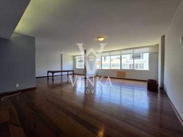Apartamento de Luxo 230m² com 4 Quartos, Suíte, 3 Salas e Vista Privilegiada - Sol da Manhã e Portaria 24h - VKAP40086