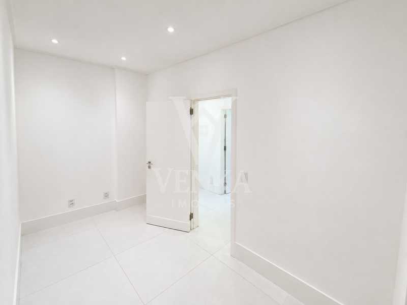 Conheça 08_sala_branca_minimalista_com do imóvel - Apartamento à venda Rua Paula Freitas,Rio de Janeiro,RJ Copacabana - R$ 2.200.000 - VKAP40116 - 8 08_sala_branca_minimalista_com - 8