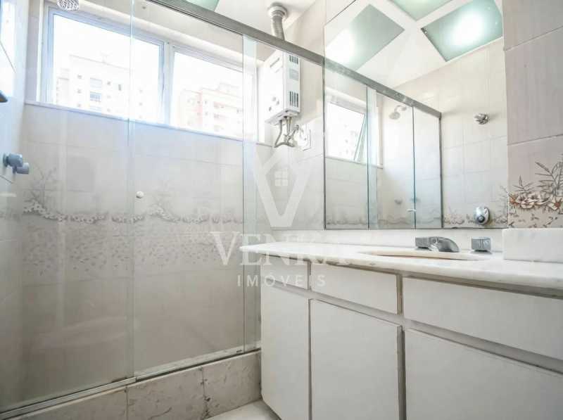 Conheça 02_banheiro_com_box do imóvel - Cobertura 3 quartos à venda Rio de Janeiro,RJ Copacabana - R$ 1.260.000 - VKCO30025 - 13 02_banheiro_com_box - 13