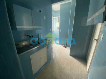 Apartamento à Venda em Copacabana, 2 Quartos na Quadra da Praia - CPAP21105