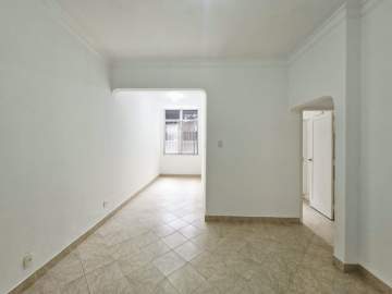 Seu sonho de morar no Leme começa aqui | cerca de 70 m² e muitas possiblidades na quadra da praia - AUAP10012
