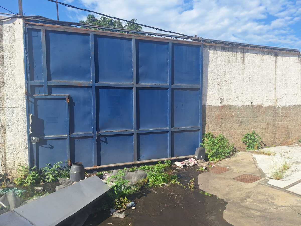 Conheça PORTÃO FUNDOS. do imóvel - Galpão reformado com 2,700 m² entre a Taquara / Pechincha - HCGA00008 - 10 PORTÃO FUNDOS. - 10