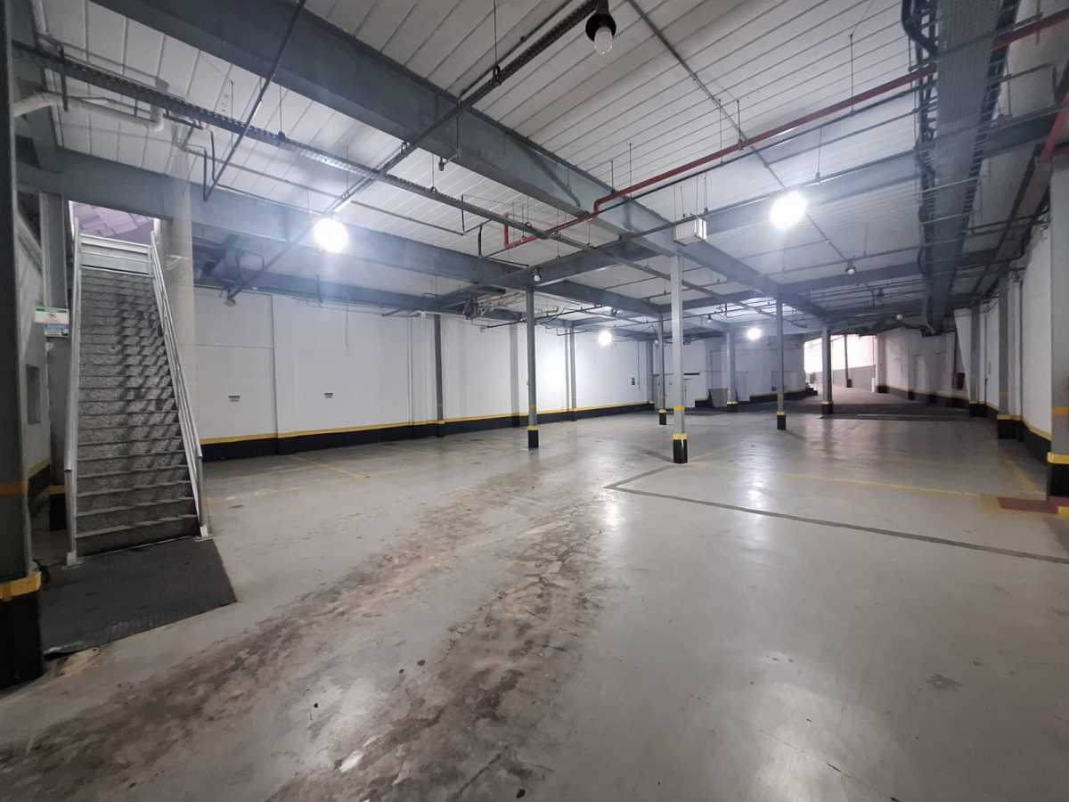 Conheça PÁTIO COBERTO E ALTO. do imóvel - GALPÃO 3.800M² / REFORMADO / 2.200M² PISO / SANTO CRISTO - HCGA00009 - 4 PÁTIO COBERTO E ALTO. - 4