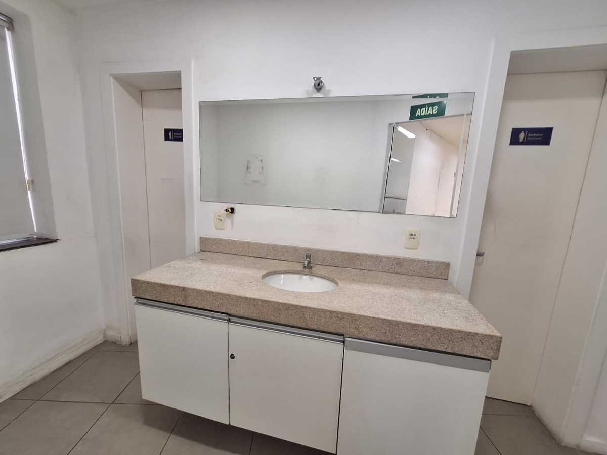Conheça BANHEIROS. do imóvel - GALPÃO 3.800M² / REFORMADO / 2.200M² PISO / SANTO CRISTO - HCGA00009 - 19 BANHEIROS. - 19