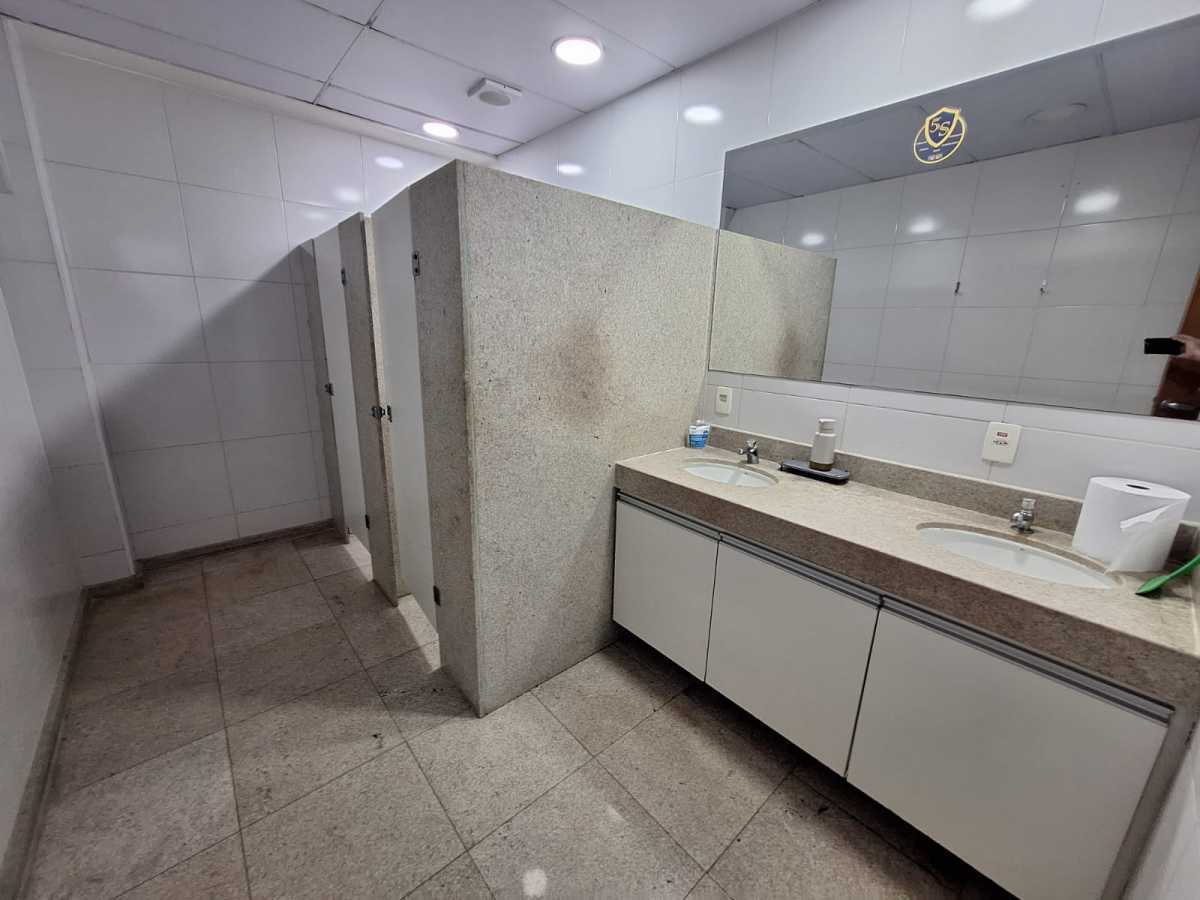 Conheça BANHEIROS. do imóvel - GALPÃO 3.800M² / REFORMADO / 2.200M² PISO / SANTO CRISTO - HCGA00009 - 21 BANHEIROS. - 21