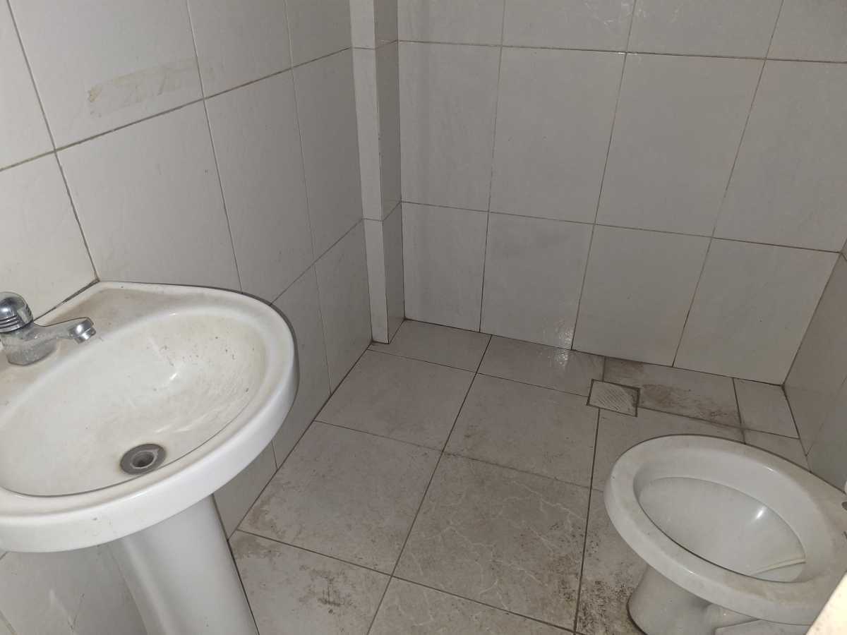 Conheça BANHEIRO do imóvel - Galpão reformado / 350m² / doca / Praça da Bandeira - HCGA00013 - 11 BANHEIRO - 11