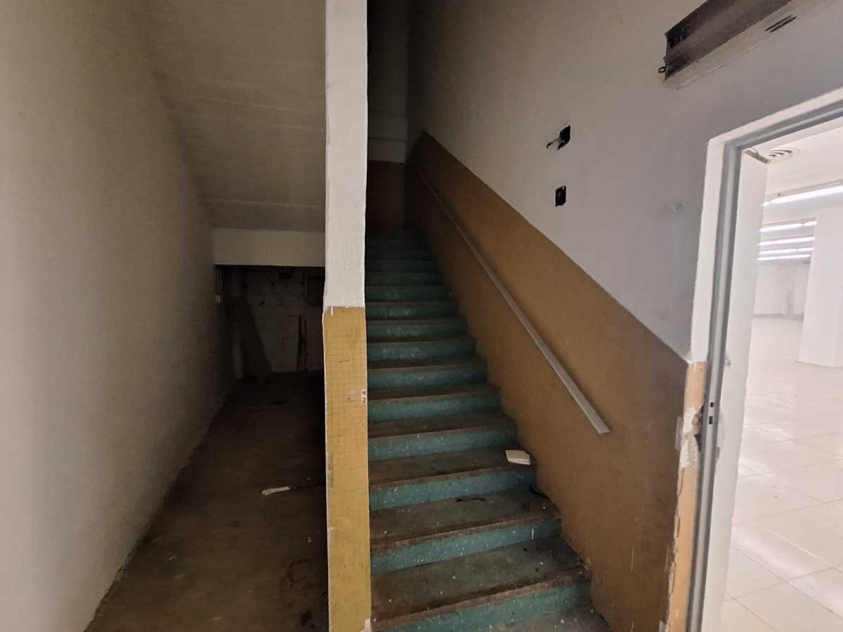 Conheça ACESSO FUNDOS PAV2. do imóvel - Madureira: Prédio / Lojão, com 4 pavimentos, garagem subterrânea - HCLJ00001 - 12 ACESSO FUNDOS PAV2. - 12