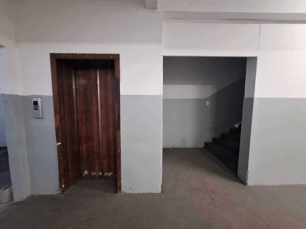 Conheça ACESSO PAV4. do imóvel - Madureira: Prédio / Lojão, com 4 pavimentos, garagem subterrânea - HCLJ00001 - 17 ACESSO PAV4. - 17