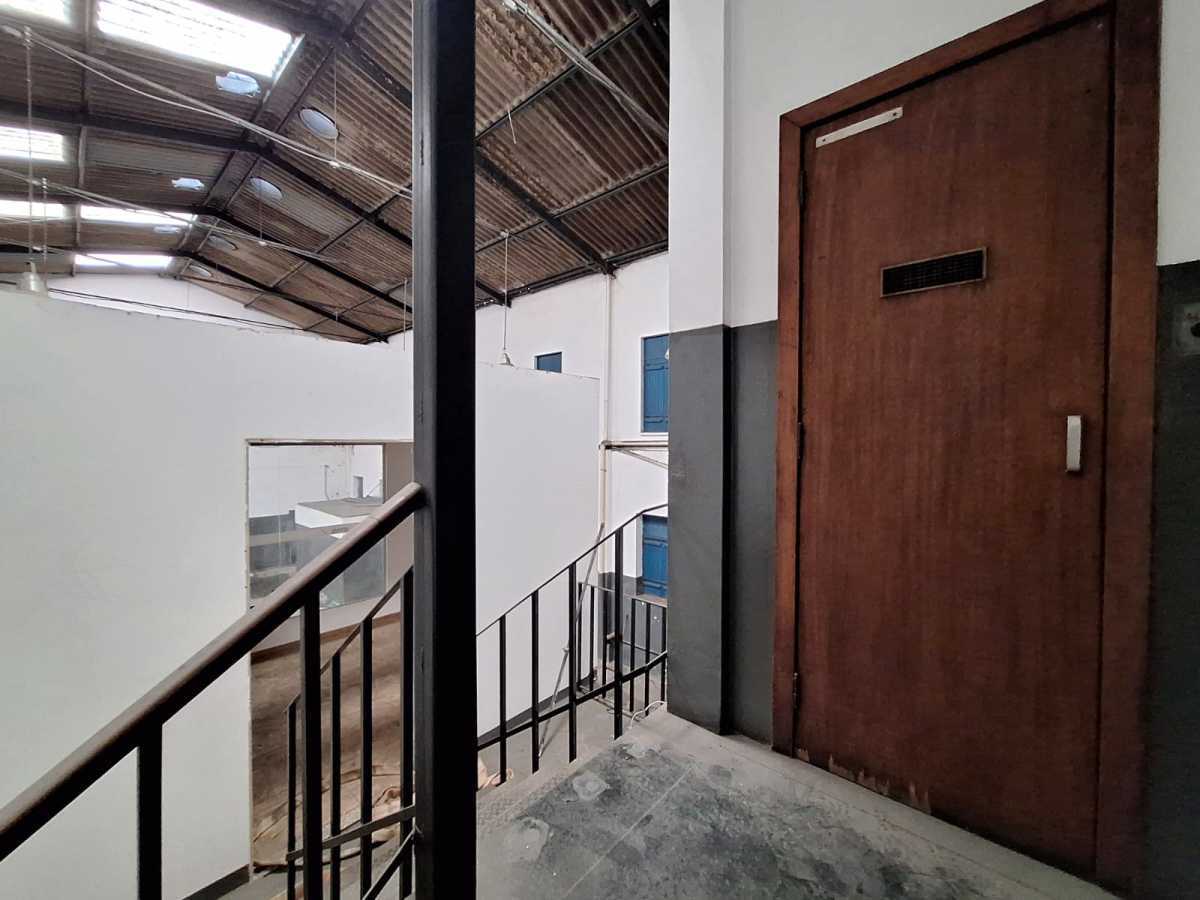 ELEVADOR - PRÉDIO2 . - 13