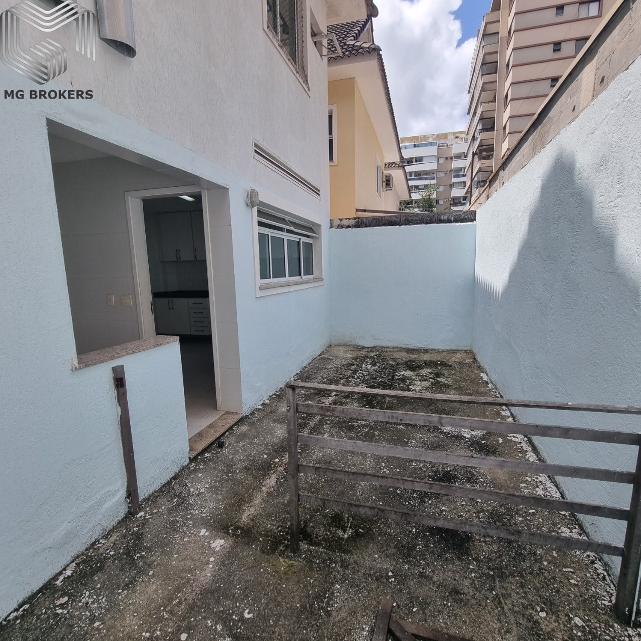 Conheça Quintal Fundos do imóvel - Casa em Condomínio à venda Avenida Tim Maia, Recreio dos Bandeirantes, Rio de Janeiro - R$ 1.280.000 - MGB0467 - 12 Quintal Fundos - 12