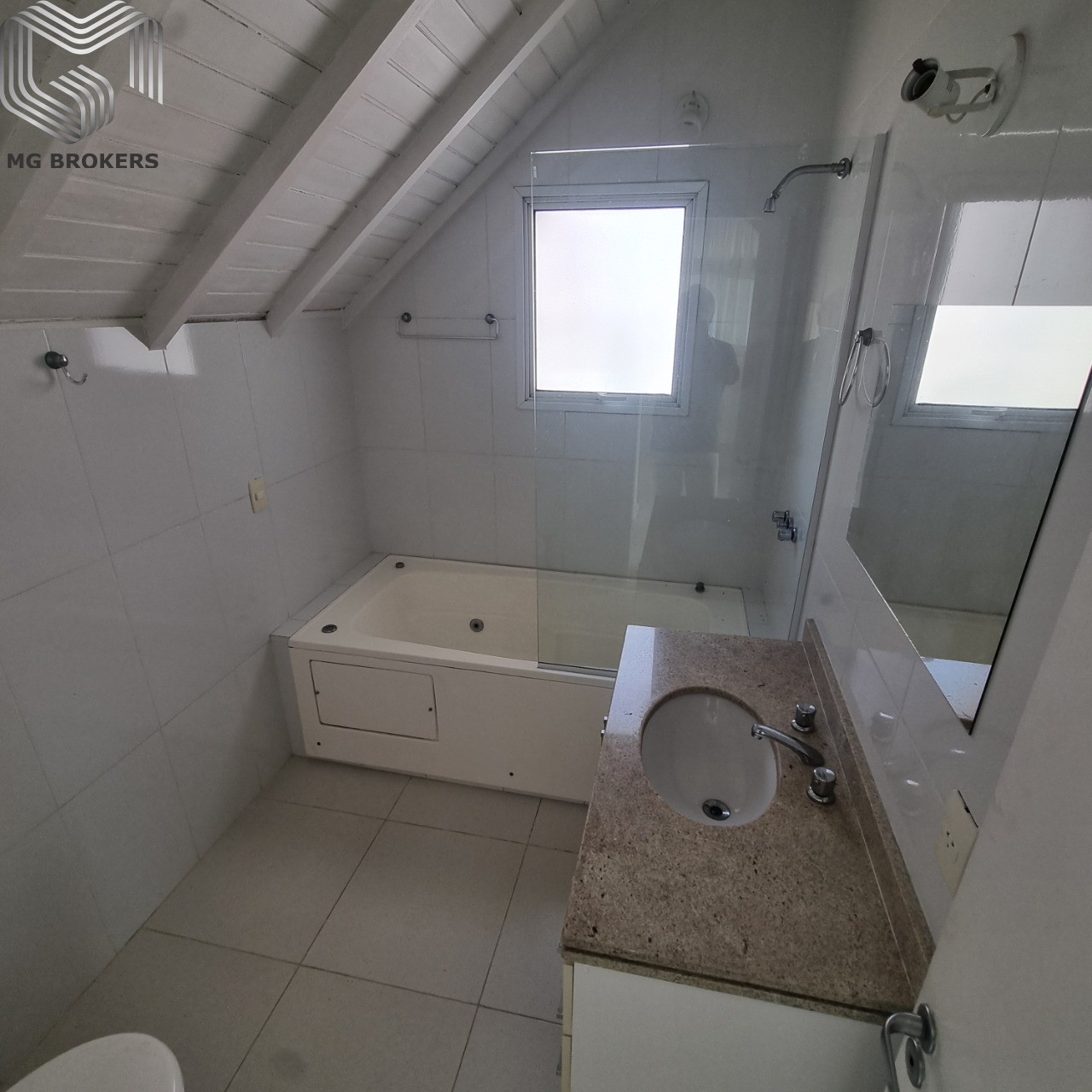 Conheça Foto 33 do imóvel - Casa em Condomínio à venda Avenida Tim Maia, Recreio dos Bandeirantes, Rio de Janeiro - R$ 1.280.000 - MGB0467 - 33 Foto 33 - 33