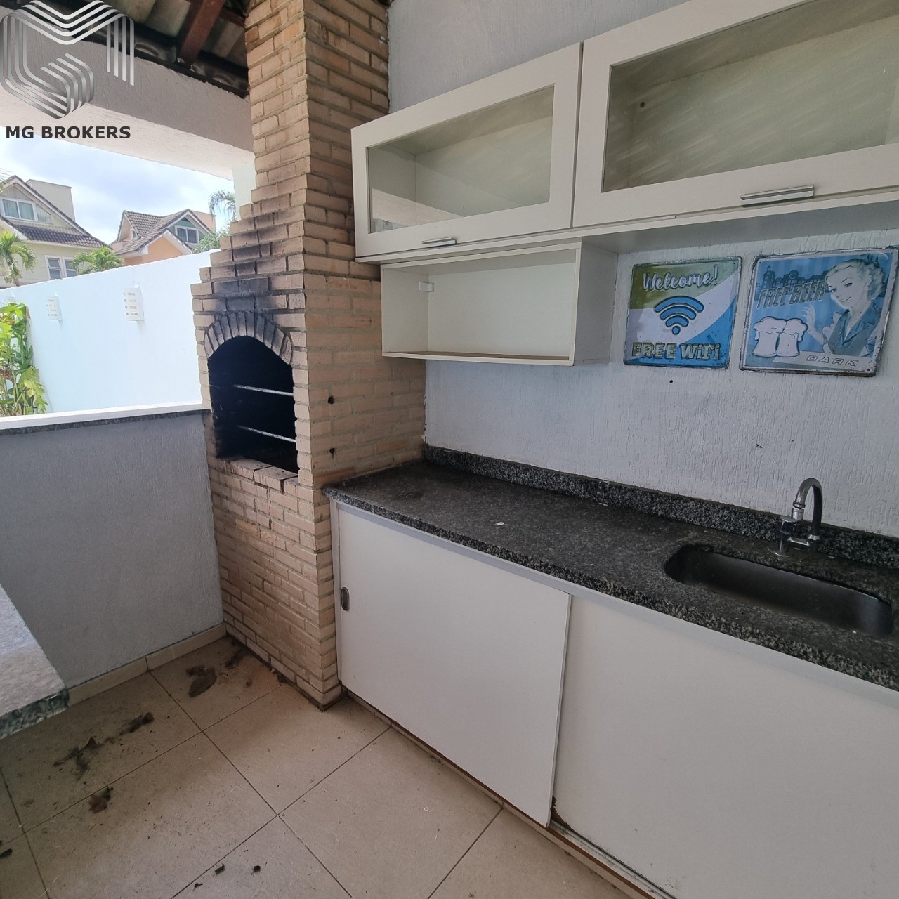 Conheça Churrasqueira Frontal do imóvel - Casa em Condomínio à venda Avenida Tim Maia, Recreio dos Bandeirantes, Rio de Janeiro - R$ 1.280.000 - MGB0467 - 8 Churrasqueira Frontal - 8