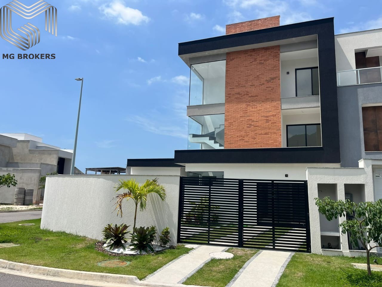 Conheça Foto 01 do imóvel - Casa em Condomínio à venda Rua Desembargador Wellington Jones Paiva, Vargem Pequena, Rio de Janeiro - R$ 1.790.000 - MGB0469 - 1 Foto 01 - 1
