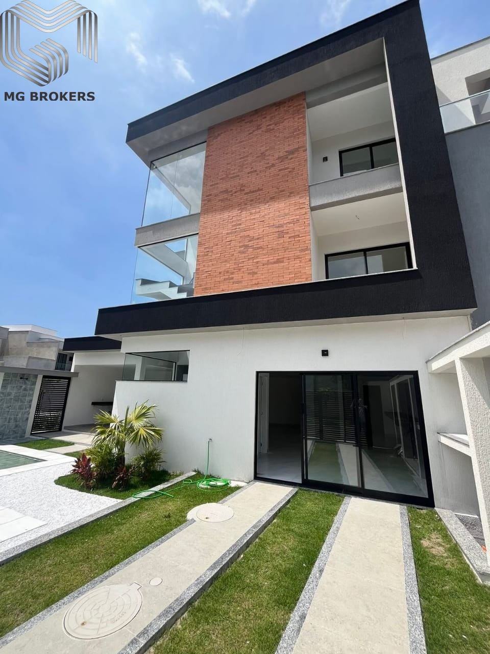 Conheça Foto 04 do imóvel - Casa em Condomínio à venda Rua Desembargador Wellington Jones Paiva, Vargem Pequena, Rio de Janeiro - R$ 1.790.000 - MGB0469 - 4 Foto 04 - 4