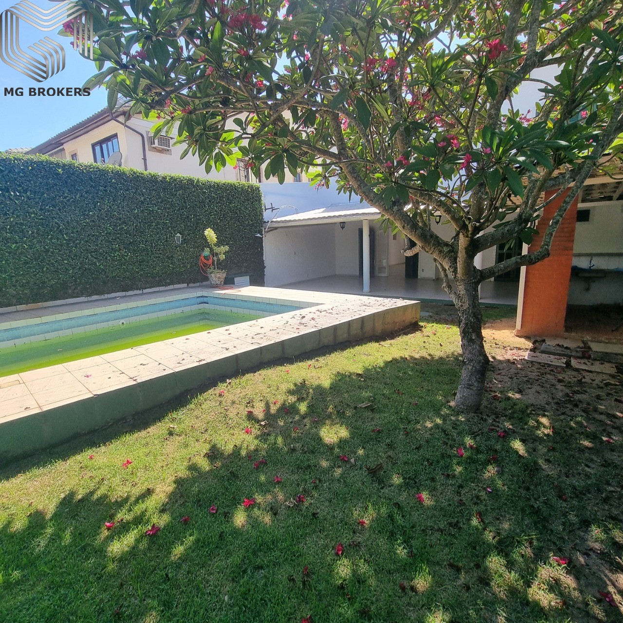 Conheça Piscina e area gourmet do imóvel - Casa em Condomínio à venda Rua Professora Isabel Monerat, Recreio dos Bandeirantes, Rio de Janeiro - R$ 1.900.000 - MGB0470 - 1 Piscina e area gourmet - 1