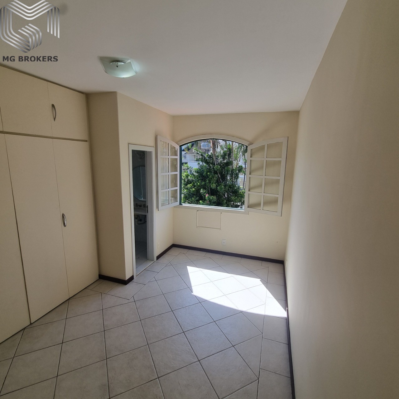 Conheça suite1 do imóvel - Casa em Condomínio à venda Rua Professora Isabel Monerat, Recreio dos Bandeirantes, Rio de Janeiro - R$ 1.900.000 - MGB0470 - 15 suite1 - 15