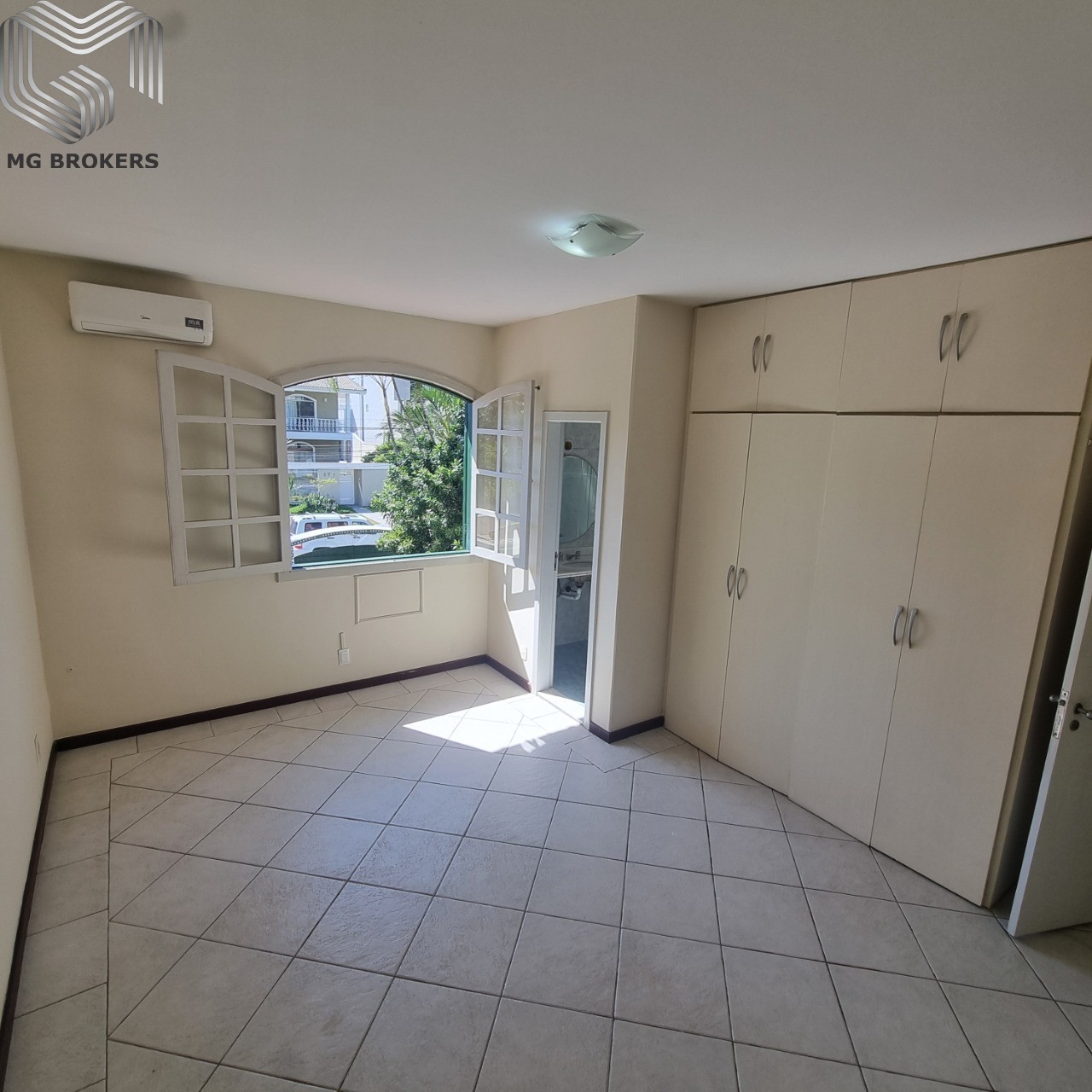 Conheça suite 2 do imóvel - Casa em Condomínio à venda Rua Professora Isabel Monerat, Recreio dos Bandeirantes, Rio de Janeiro - R$ 1.900.000 - MGB0470 - 16 suite 2 - 16