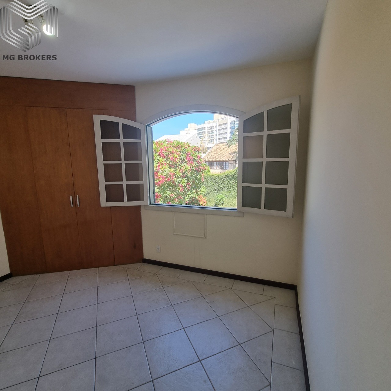 Conheça suite 3 do imóvel - Casa em Condomínio à venda Rua Professora Isabel Monerat, Recreio dos Bandeirantes, Rio de Janeiro - R$ 1.900.000 - MGB0470 - 17 suite 3 - 17