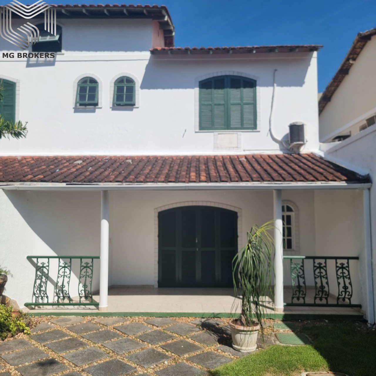 Conheça Fachada frontal do imóvel - Casa em Condomínio à venda Rua Professora Isabel Monerat, Recreio dos Bandeirantes, Rio de Janeiro - R$ 1.900.000 - MGB0470 - 2 Fachada frontal - 2