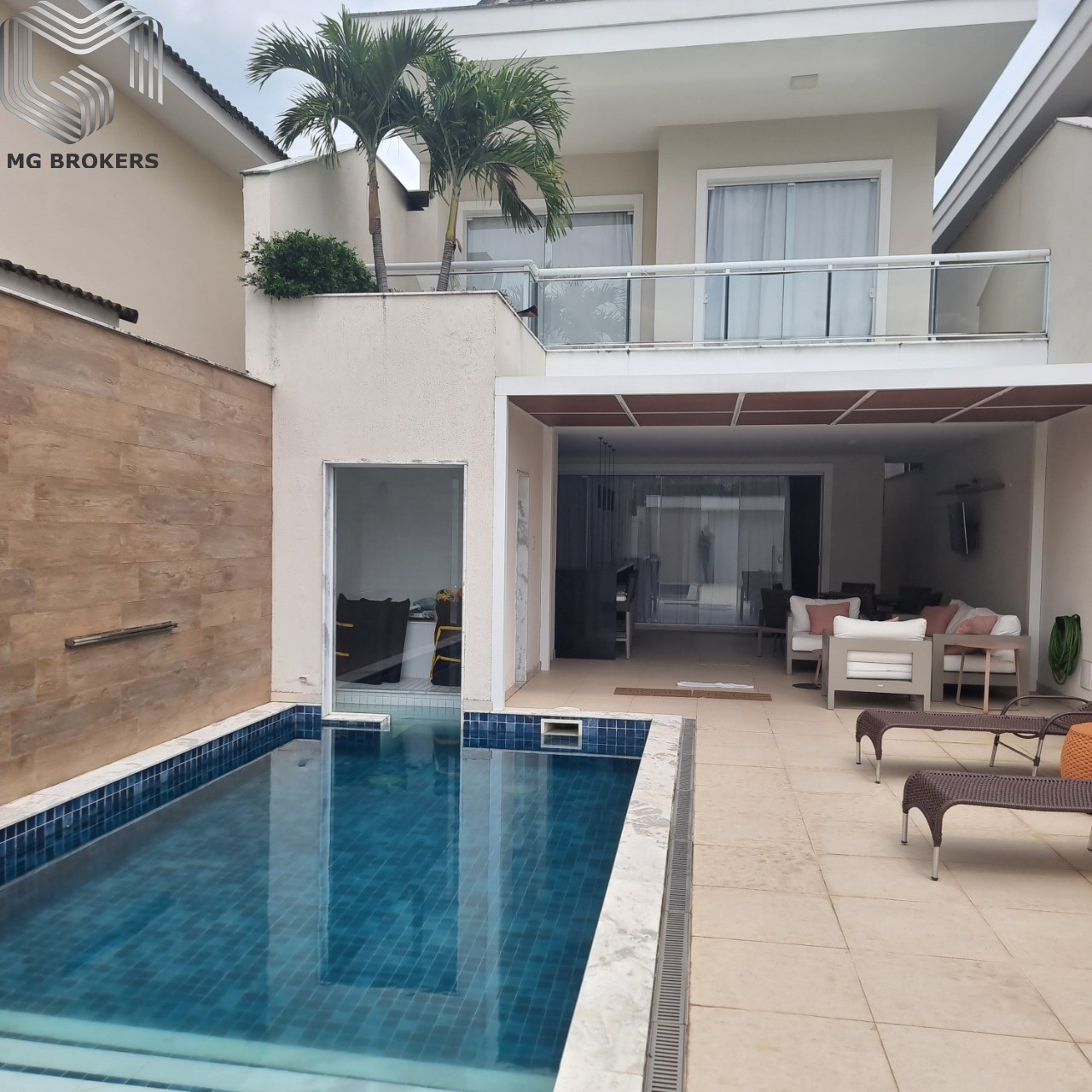 Conheça Foto 01 do imóvel - Casa em Condomínio à venda Rua Armando Santos, Recreio dos Bandeirantes, Rio de Janeiro - R$ 2.900.000 - MGB0472 - 1 Foto 01 - 1