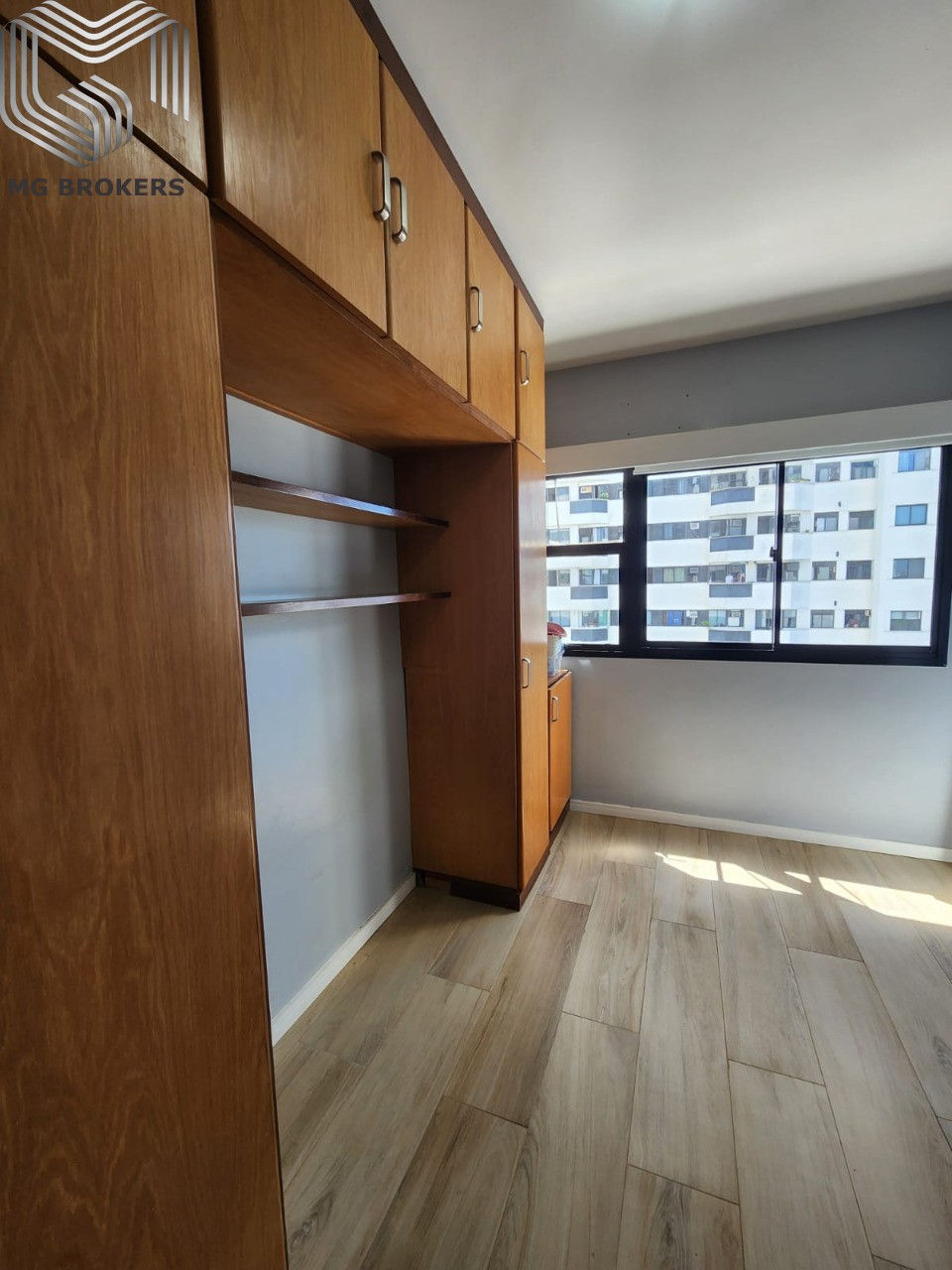 Conheça Foto 01 do imóvel - Apartamento à venda Rua Marlo da Costa e Souza, Barra da Tijuca, Rio de Janeiro - R$ 585.000 - MGB0483 - 10 Foto 01 - 10