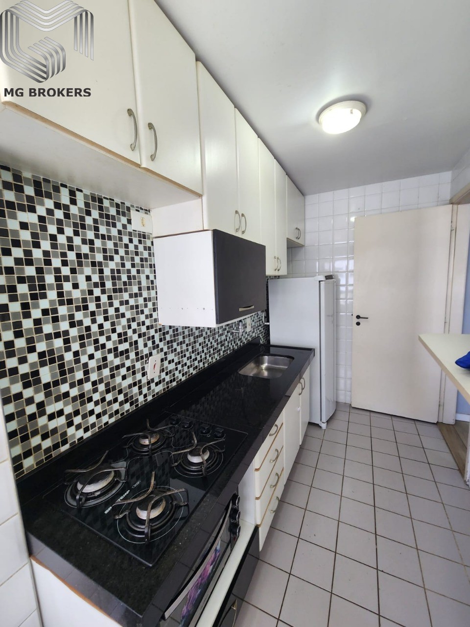 Conheça Foto 01 do imóvel - Apartamento à venda Rua Marlo da Costa e Souza, Barra da Tijuca, Rio de Janeiro - R$ 585.000 - MGB0483 - 7 Foto 01 - 7